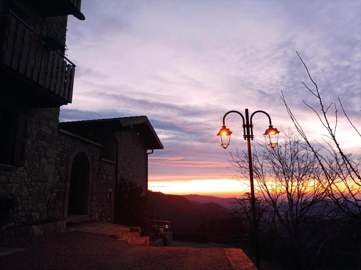 Ca' Baetti L'Antico Borgo Bed & Breakfast Roncola Bagian luar foto