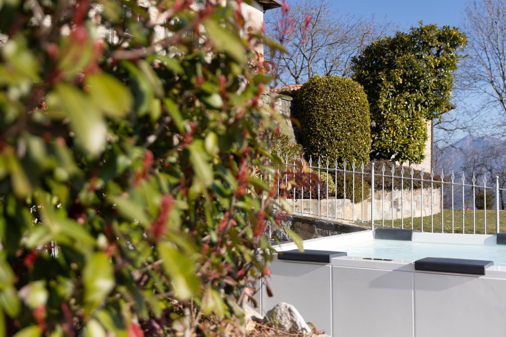 Ca' Baetti L'Antico Borgo Bed & Breakfast Roncola Bagian luar foto
