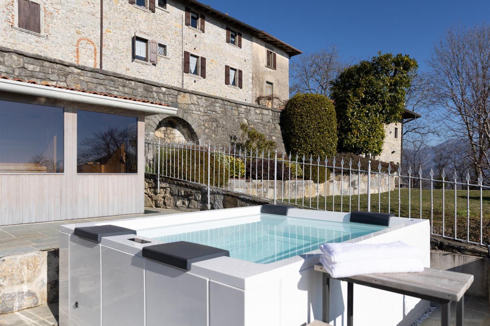 Ca' Baetti L'Antico Borgo Bed & Breakfast Roncola Bagian luar foto
