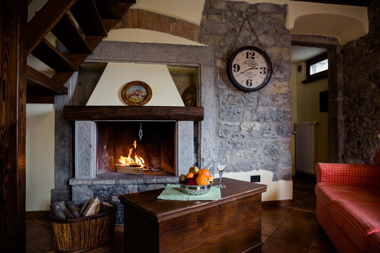 Ca' Baetti L'Antico Borgo Bed & Breakfast Roncola Bagian luar foto