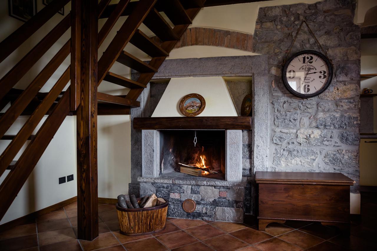 Ca' Baetti L'Antico Borgo Bed & Breakfast Roncola Bagian luar foto