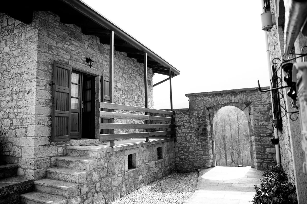 Ca' Baetti L'Antico Borgo Bed & Breakfast Roncola Bagian luar foto