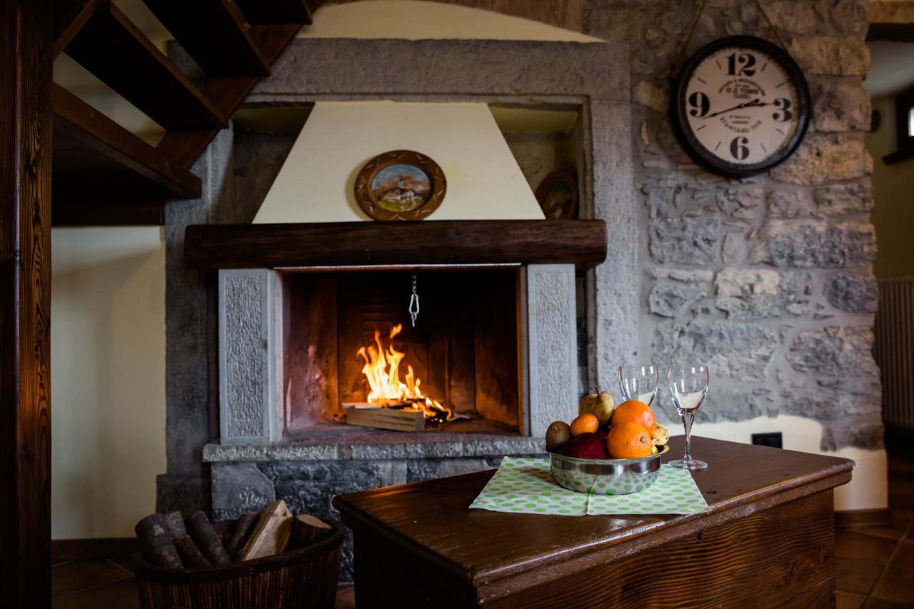 Ca' Baetti L'Antico Borgo Bed & Breakfast Roncola Bagian luar foto