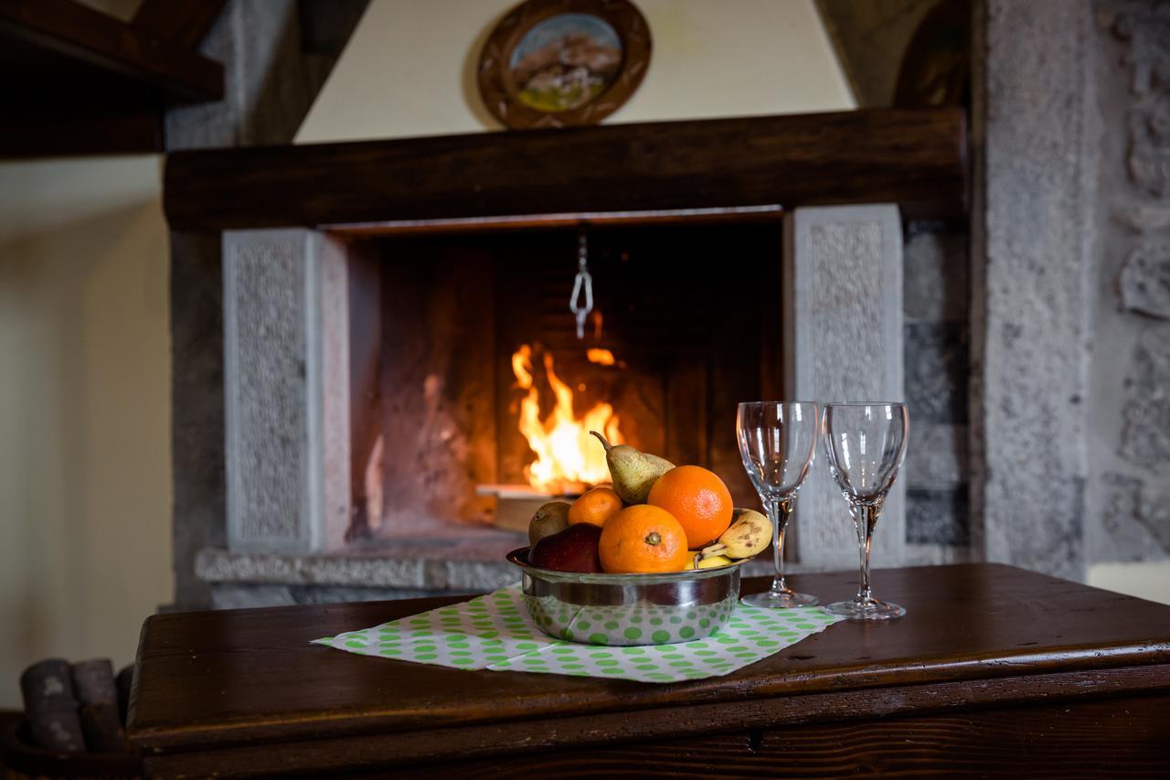 Ca' Baetti L'Antico Borgo Bed & Breakfast Roncola Bagian luar foto