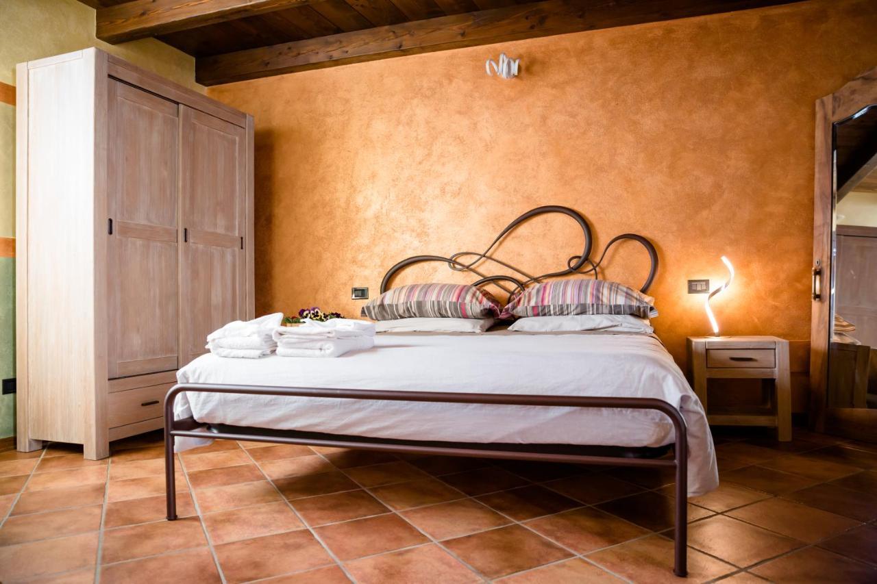 Ca' Baetti L'Antico Borgo Bed & Breakfast Roncola Bagian luar foto