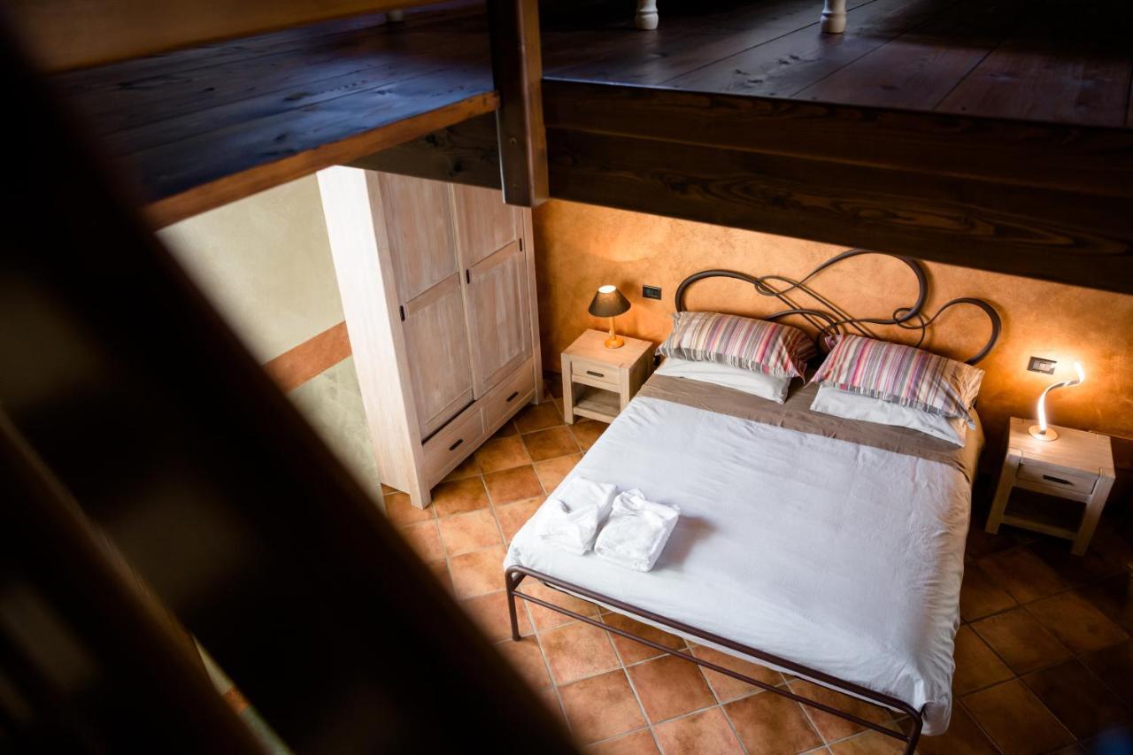Ca' Baetti L'Antico Borgo Bed & Breakfast Roncola Bagian luar foto