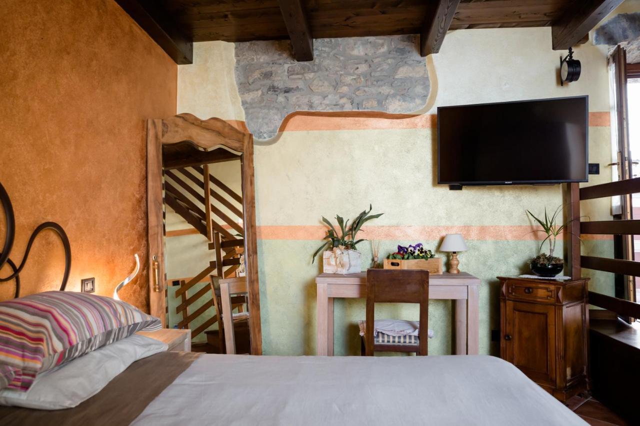 Ca' Baetti L'Antico Borgo Bed & Breakfast Roncola Bagian luar foto