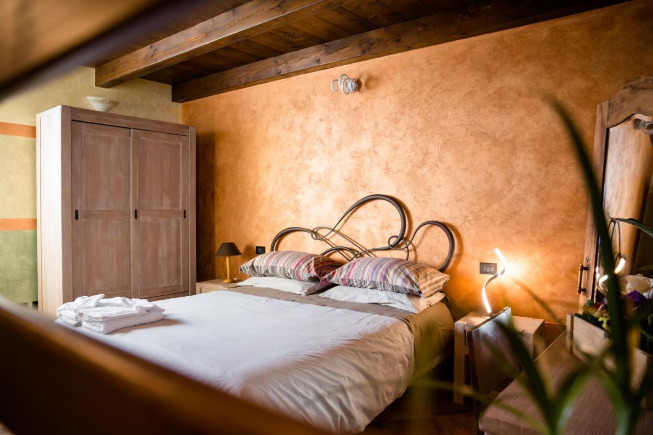 Ca' Baetti L'Antico Borgo Bed & Breakfast Roncola Bagian luar foto