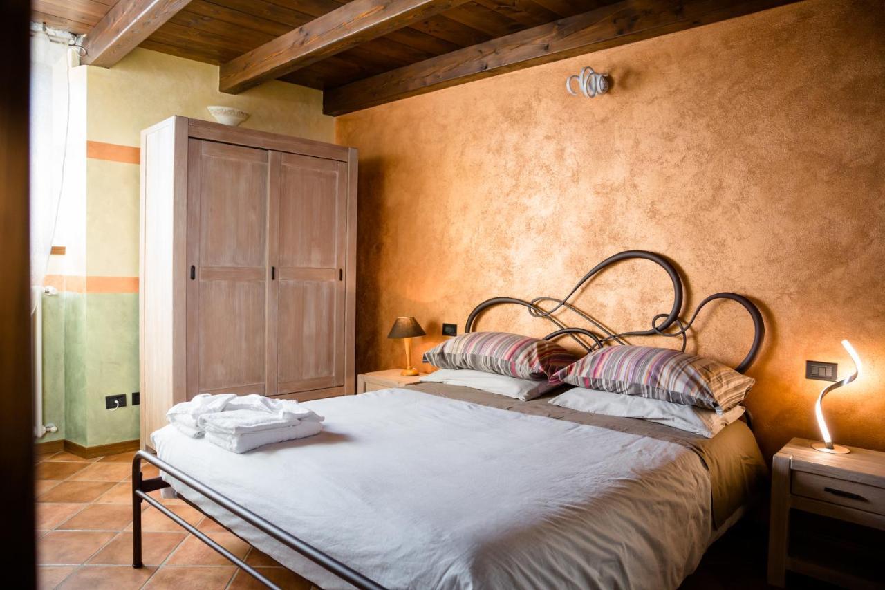 Ca' Baetti L'Antico Borgo Bed & Breakfast Roncola Bagian luar foto